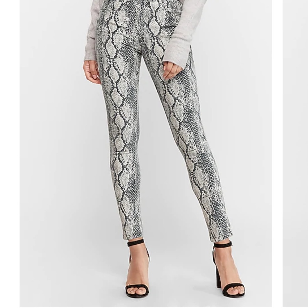 Express animal print ankle leggings size 8 new